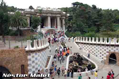 Plaza y escalinata